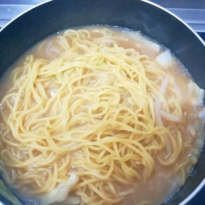 野菜たっぷり☆もやしとキャベツの味噌ラーメン